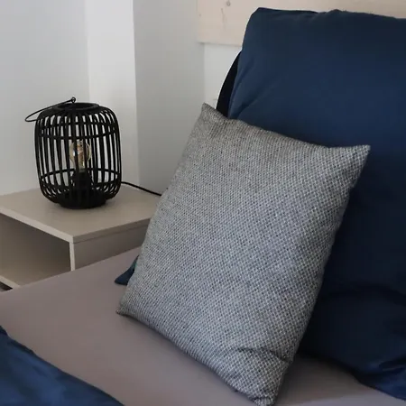 Daire Cozy Cube 1 Luxury Apartments, Nah An Der Messe, 30 Minuten Zu Den Bergen Und Seen, 20 Minuten Nach Muenchen
